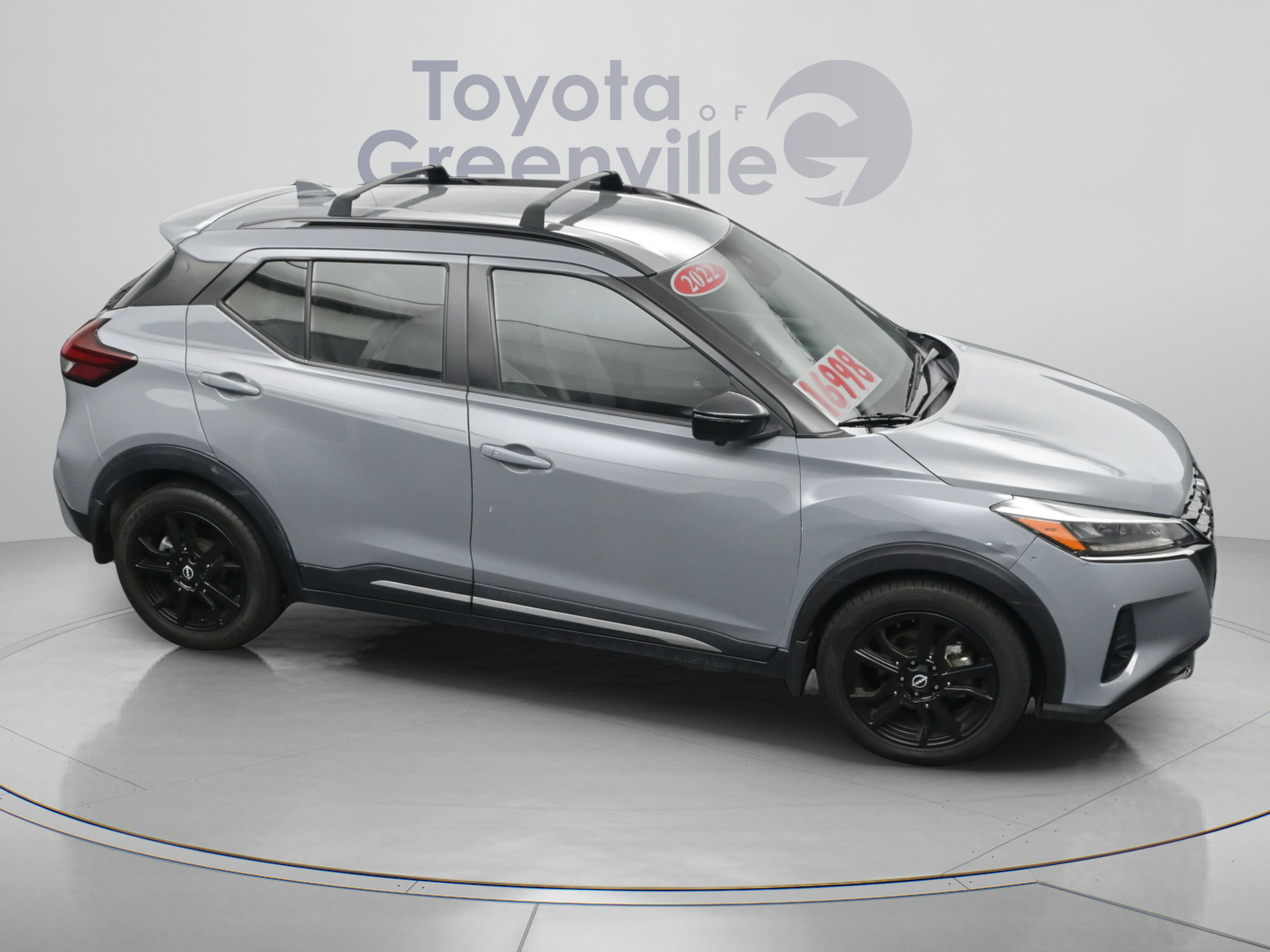 Used 2022 Nissan Kicks SR w/ Premium Package FWD image 18