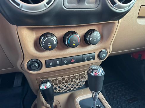 Used 2016 Jeep Wrangler Rubicon w/ Power Convenience Group AWD/4WD image 41