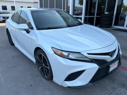 Used 2019 Toyota Camry XSE FWD image 4