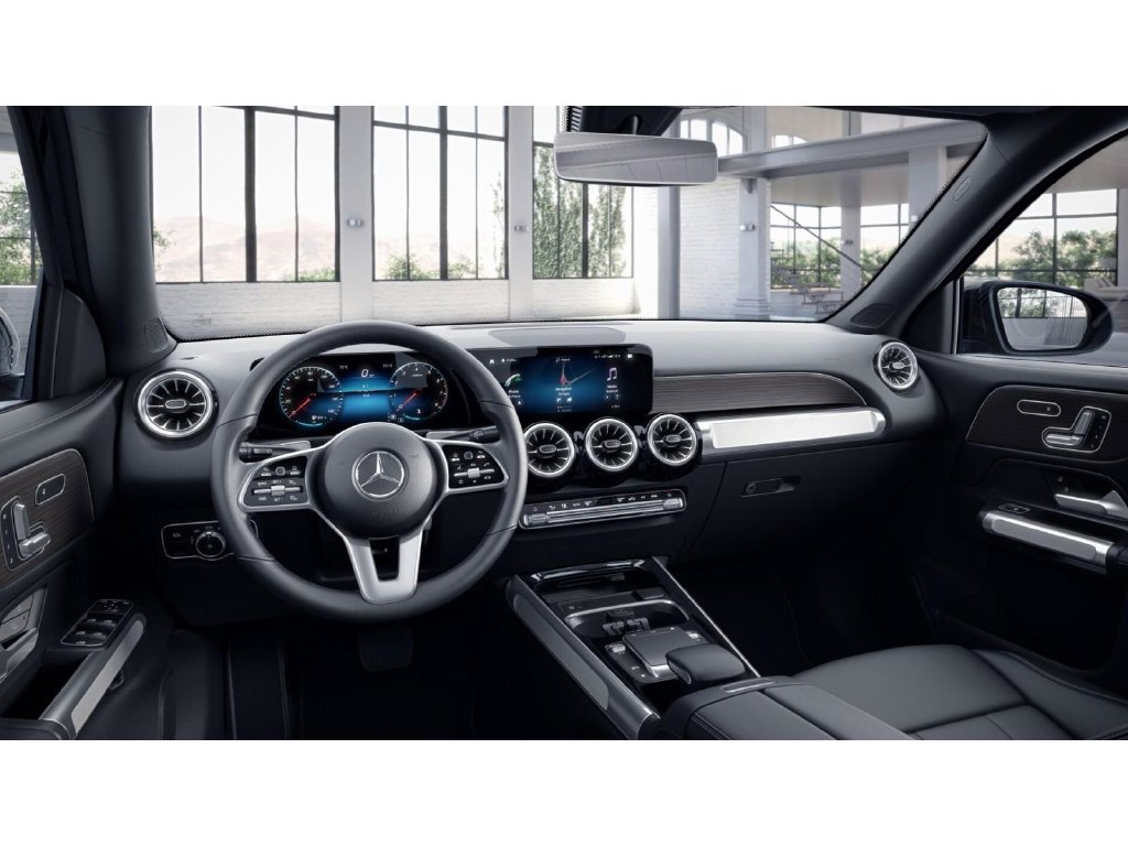 Used 2023 Mercedes-Benz GLB 250 4MATIC image 3