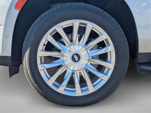 Used 2023 Cadillac Escalade Premium Luxury image 9