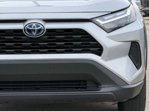 Used 2024 Toyota RAV4 LE AWD/4WD image 9