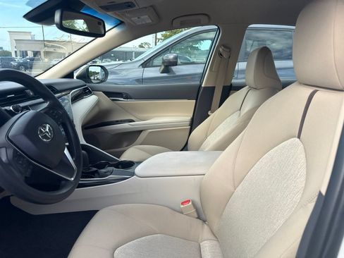 Used 2018 Toyota Camry LE w/ Convenience Package FWD image 2