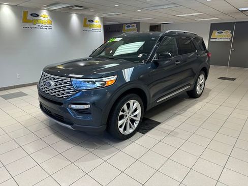 Used 2023 Ford Explorer Platinum w/ Technology Package AWD/4WD image 2