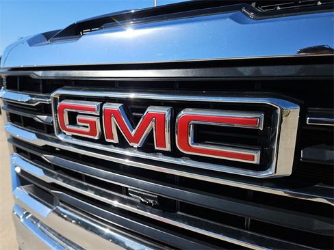 Used 2024 GMC Sierra 2500 SLT image 30