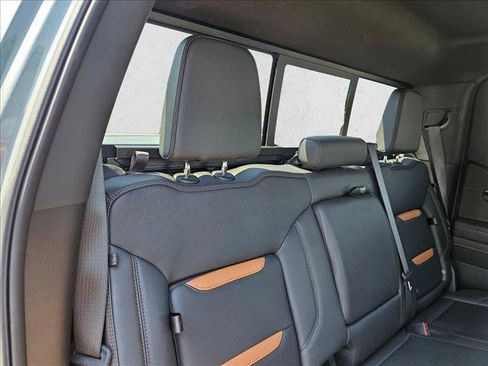 Used 2025 GMC Sierra 1500 AT4 w/ AT4 Premium Package AWD/4WD image 16