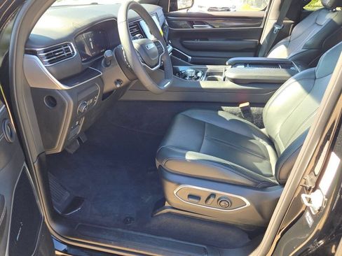 Used 2024 Jeep Wagoneer 4WD w/ Premium Group I image 25