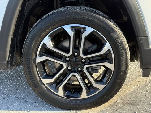 Certified 2022 Jeep Compass Limited image 5