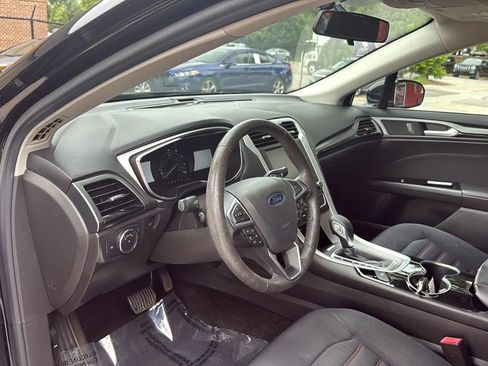 Used 2016 Ford Fusion SE FWD image 12