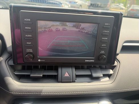 Used 2020 Toyota RAV4 LE FWD image 17