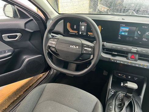 Used 2025 Kia K4 LXS image 33