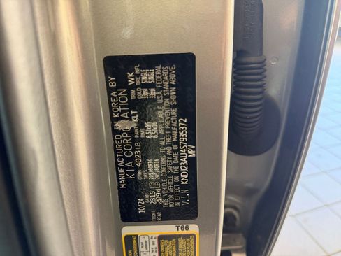 Used 2025 Kia Soul LX w/ LX Technology Package FWD image 27