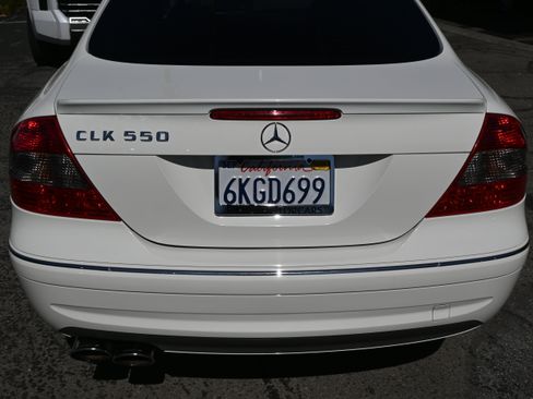 Used 2009 Mercedes-Benz CLK 550 Coupe image 13
