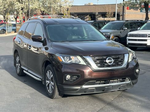 Used 2019 Nissan Pathfinder SL image 4