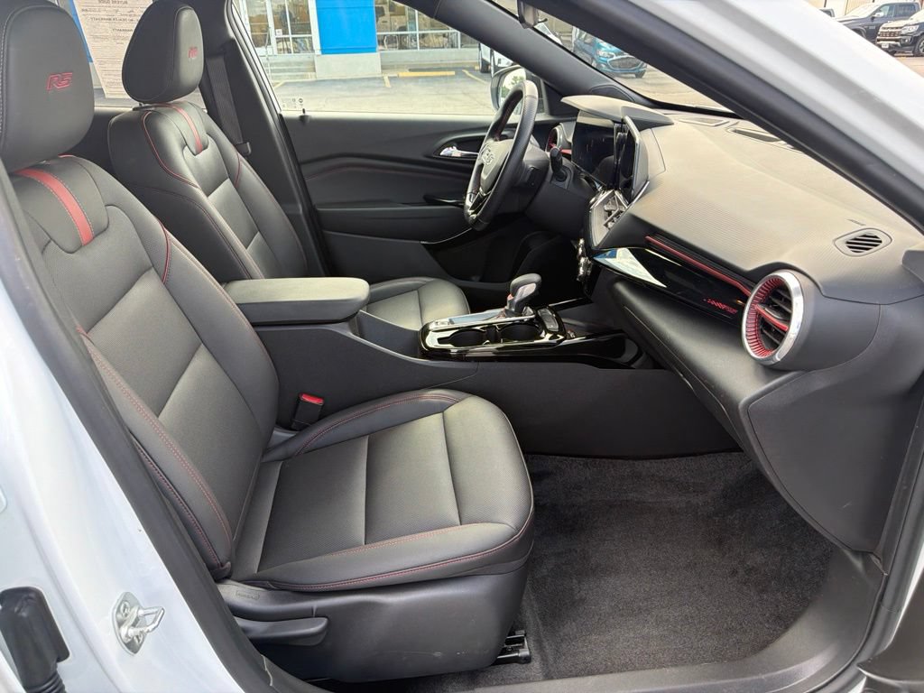 Used 2024 Chevrolet Trax RS w/ Sunroof Package FWD image 10