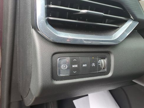 Used 2024 GMC Acadia Elevation image 17