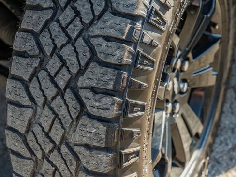 Used 2018 Chevrolet Colorado ZR2 image 16