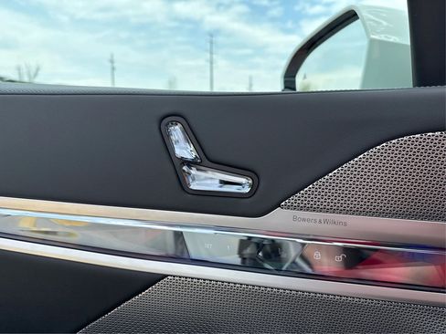 Used 2023 BMW 760i xDrive AWD/4WD image 20