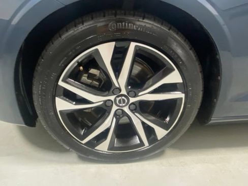 Used 2025 Volvo S60 B5 Core AWD/4WD image 5