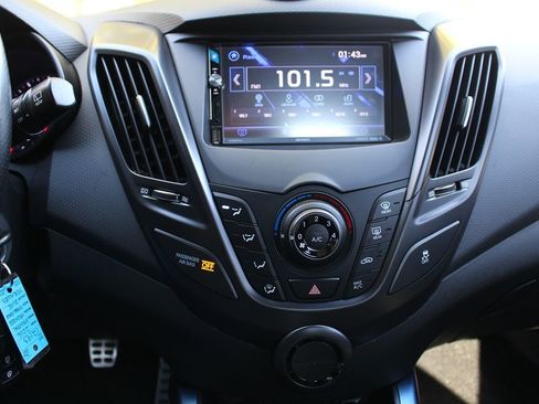 Used 2016 Hyundai Veloster Rally Edition image 25