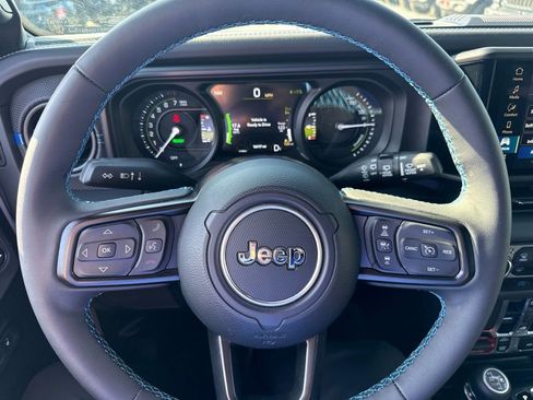Certified 2025 Jeep Wrangler Unlimited Rubicon 4xe w/ Convenience Group AWD/4WD image 21