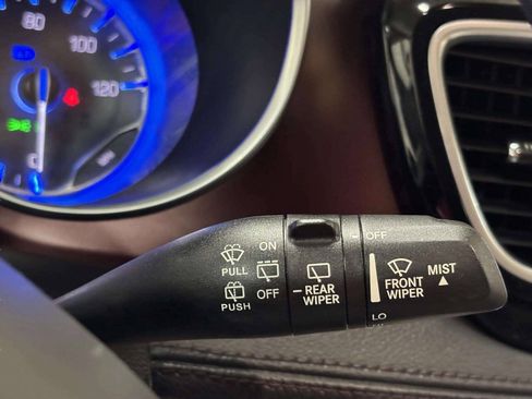 Used 2017 Chrysler Pacifica Limited w/ UConnect Theater Package FWD image 34