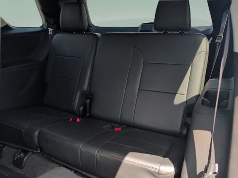 Used 2019 Chevrolet Traverse LT w/ LPO, Floor Liner Package AWD/4WD image 37