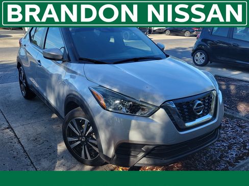 Used 2020 Nissan Kicks SV FWD image 1
