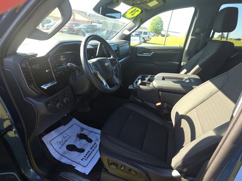 Used 2024 Chevrolet Silverado 1500 LT AWD/4WD image 9