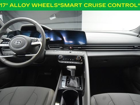 Used 2023 Hyundai Elantra SEL w/ Convenience Package FWD image 4