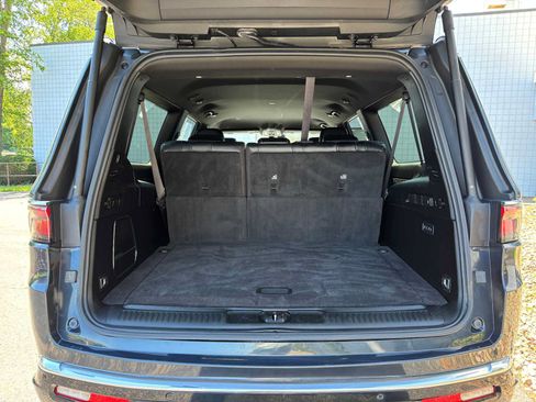 Used 2024 Jeep Wagoneer L Series II w/ Flexible Seating Group AWD/4WD image 6