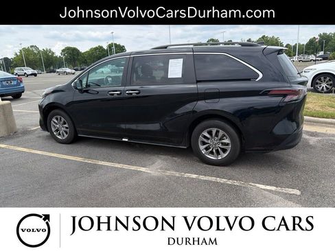 Used 2024 Toyota Sienna XLE FWD image 5