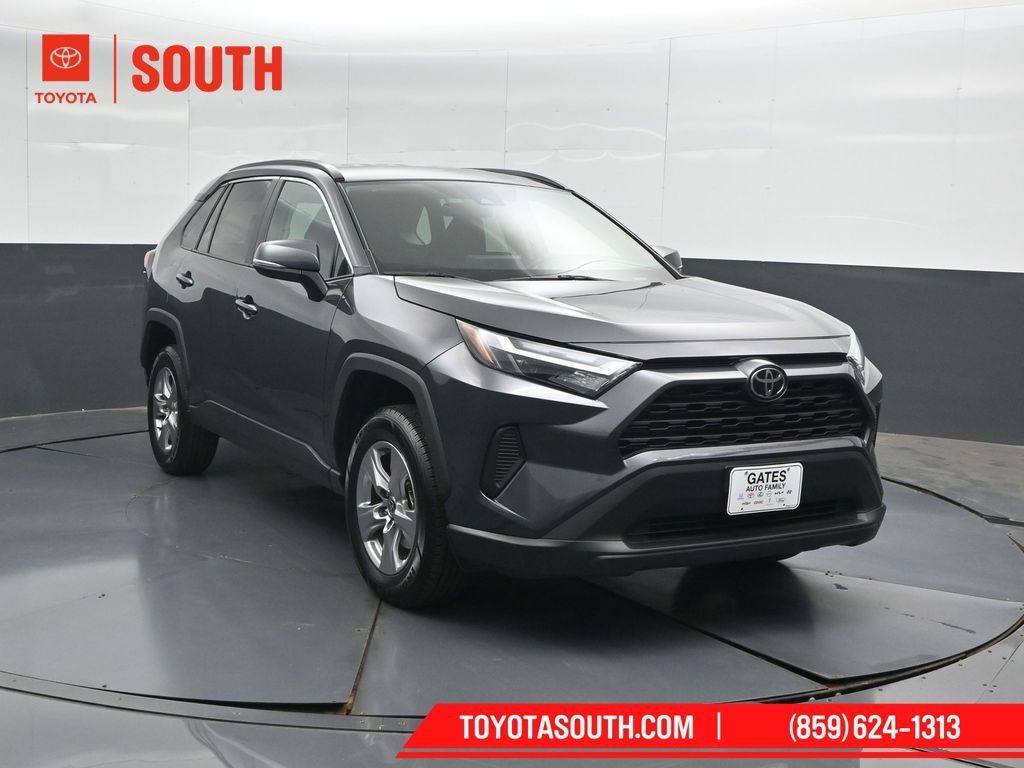 Used 2025 Toyota RAV4 XLE AWD/4WD image 4