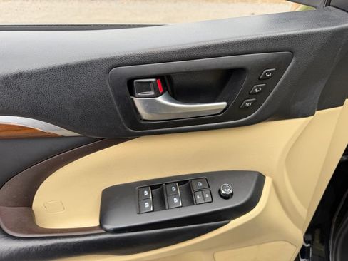 Used 2018 Toyota Highlander Limited AWD/4WD image 23