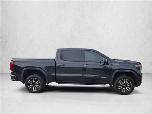 Used 2022 GMC Sierra 1500 AT4 w/ AT4 Premium Package AWD/4WD image 4