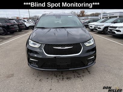 New 2026 Chrysler Pacifica Select