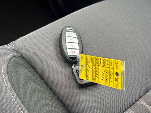 Used 2023 Nissan Titan SV w/ SV Convenience Package image 28