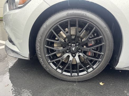 Used 2017 Ford Mustang GT w/ GT Performance Package image 2