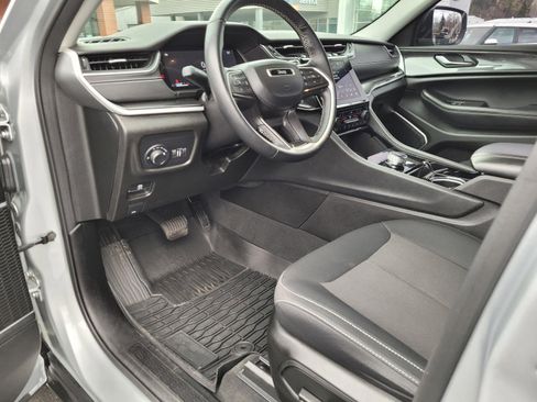 Used 2022 Jeep Grand Cherokee L Laredo w/ Luxury Tech Group I image 11