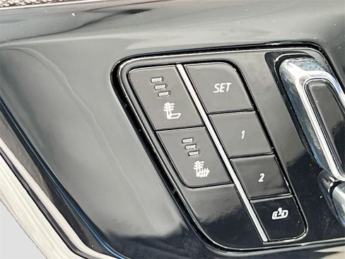 New 2026 Cadillac Optiq Luxury 1 image 20