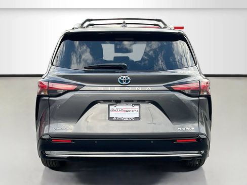 Used 2025 Toyota Sienna Platinum AWD/4WD image 6