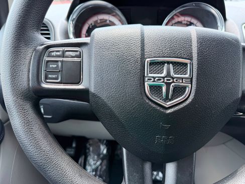 Used 2019 Dodge Grand Caravan SE w/ UConnect Hands-Free Group FWD image 34