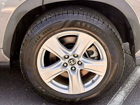 Used 2021 Toyota Highlander L FWD image 30
