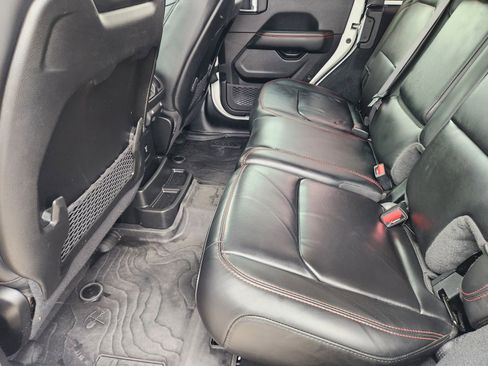 Used 2024 Jeep Wrangler Rubicon w/ Technology Group image 30