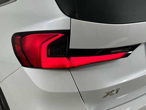 Used 2025 BMW X1 xDrive28i AWD/4WD image 12