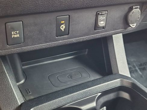 Used 2017 Toyota Tacoma TRD Sport AWD/4WD image 24