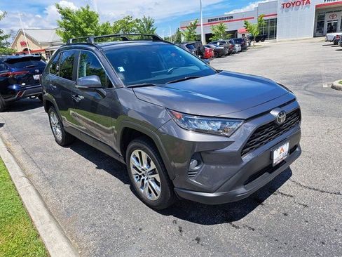 Used 2020 Toyota RAV4 XLE Premium AWD/4WD image 4