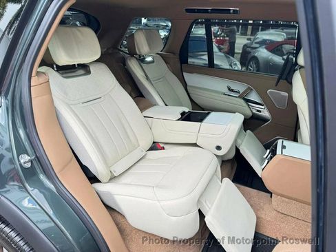 Used 2025 Land Rover Range Rover SV image 19