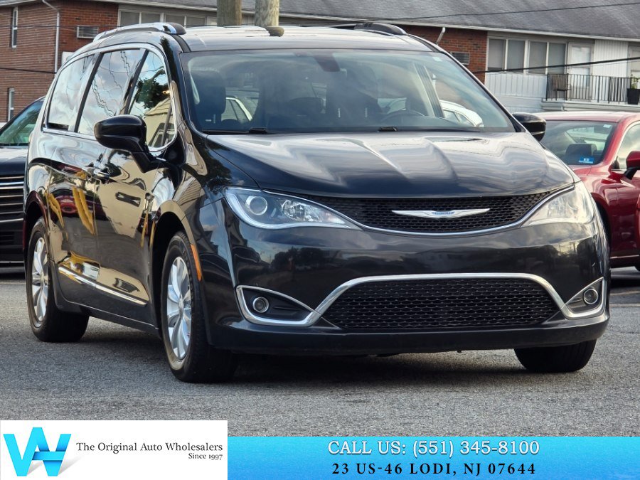 Used 2018 Chrysler Pacifica Touring-L Plus FWD image 1