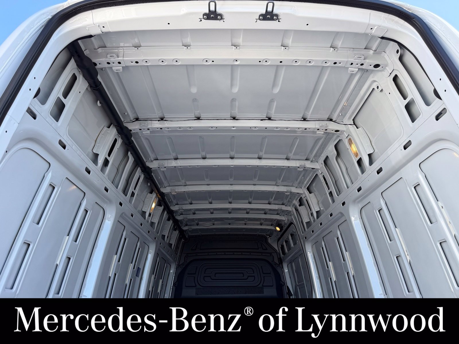 New 2025 Mercedes-Benz eSprinter 170 Cargo image 12